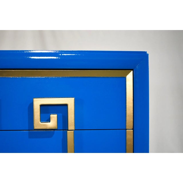 Blue Vintage Hollywood Regency Kittinger Mandarin Style Greek Key Chest - Newly Lacquered For Sale - Image 8 of 11