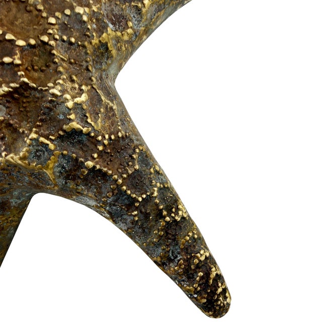 Hollywood Regency Large Vintage Cast Brass Starfish Sculpture or Paper Weight With Aged Patina, Circa 1970s For Sale - Image 3 of 8