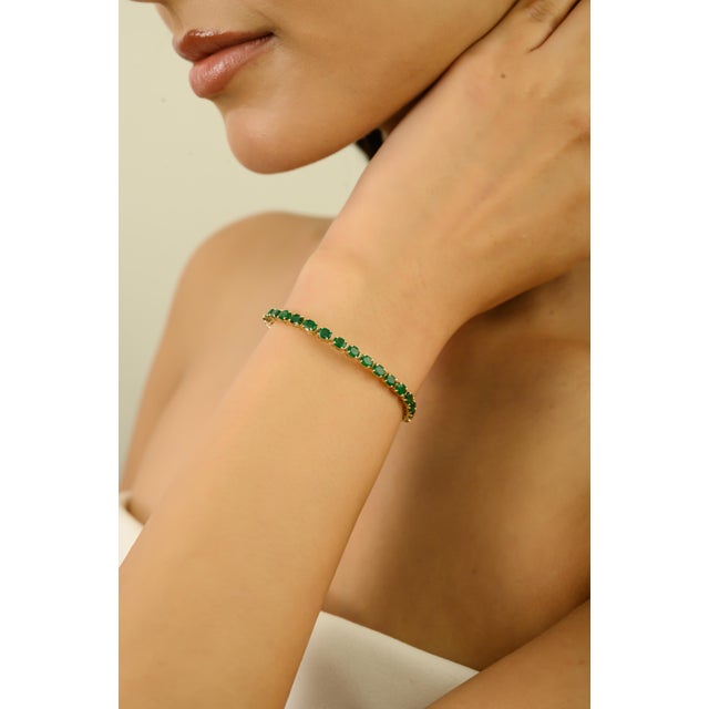 Green 5.41ct Oval Cut Natural Zambian Emerald Sleek Tennis Bracelet in 14k Yellow Gold For Sale - Image 8 of 14