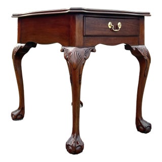 Henkel Harris 5428 Carved Queen Anne Mahogany Side Table For Sale