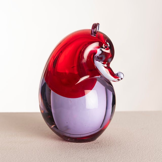 Delicate yet sophisticated, this Murano glass porcupine, designed by Antonio Da Ros for Cenedese in the 1960s, is a prime...