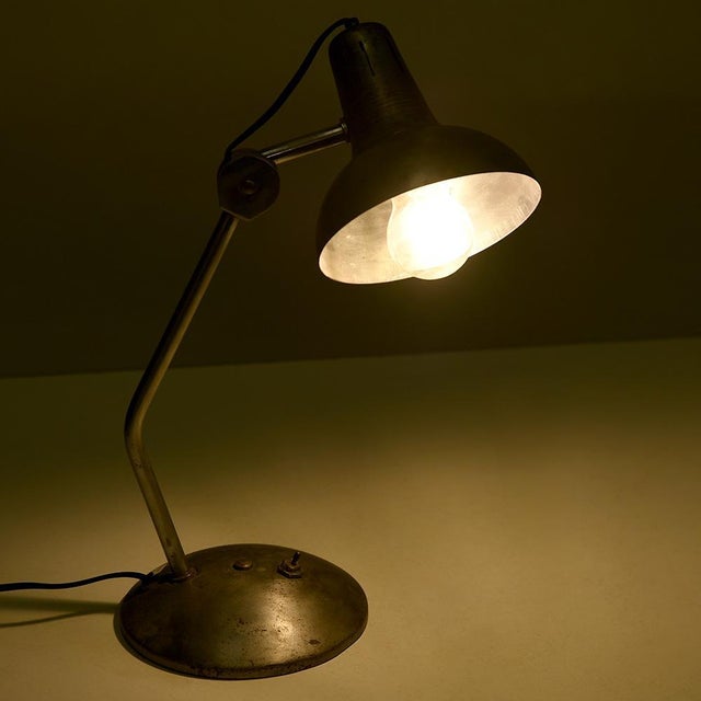 This vintage industrial-style desk lamp combines functionality and raw design for lighting with character. Detailed...