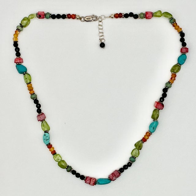Ralph Lauren 1980s Vintage Southwestern Navajo Boho Chic Turquoise & Glass Beaded Necklace, 18” For Sale - Image 4 of 9