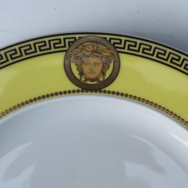 Modern Color Gelb Salad Dessert Plate by Versace for Rosenthal, 1990 For Sale - Image 3 of 4