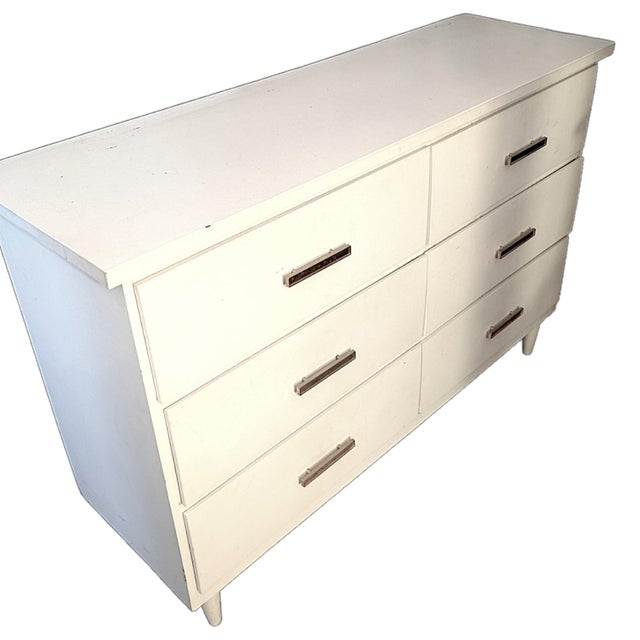 Mid-Century Modern Mid-Century White Painted Wood Dresser & Nightstand Set With Brushed Brass Toned Pulls For Sale - Image 3 of 7