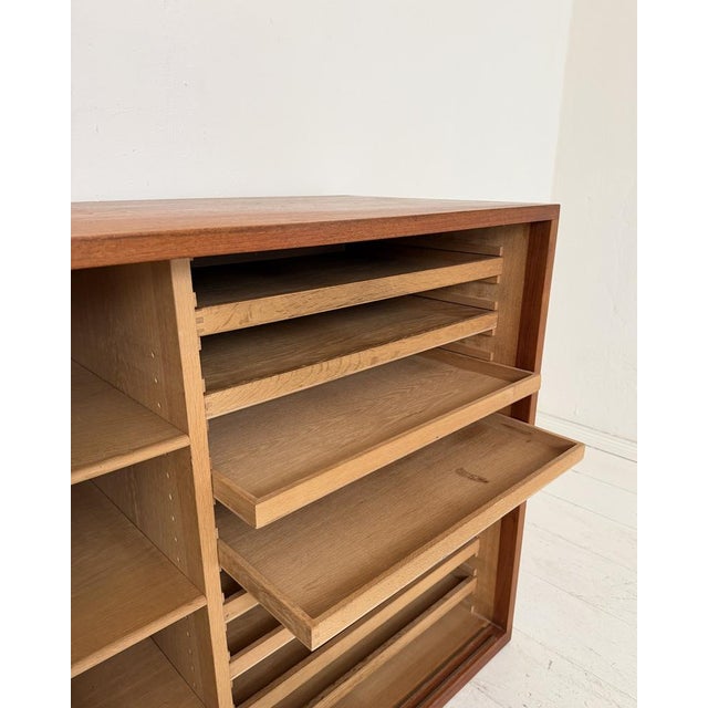 RY26 Sideboard in Teak with Woven Cane Doors by Hans J. Wegner for Ry Møbler, Denmark, 1960s For Sale - Image 12 of 17