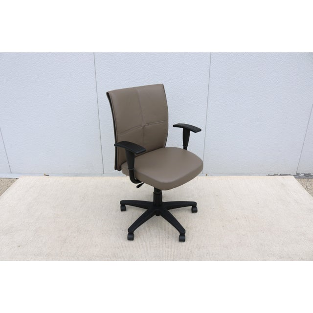 Contemporary Steelcase Turnstone Jacket Ergonomic Executive Desk Chair in Taupe Leather, New For Sale - Image 3 of 18