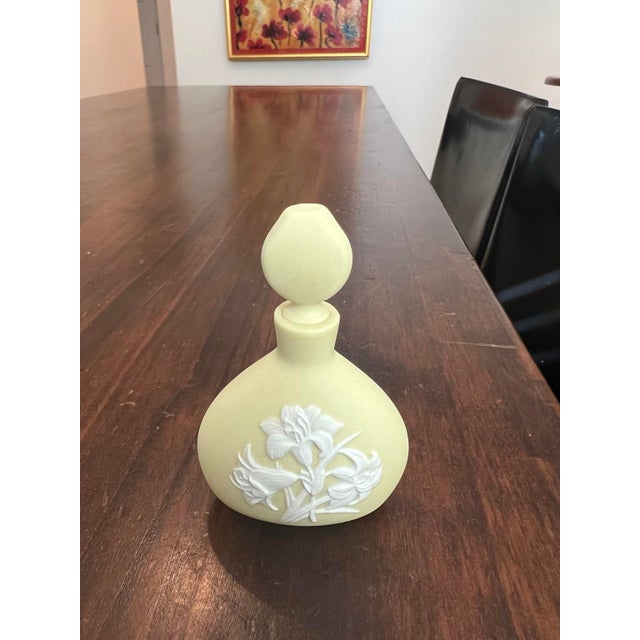 1970s Set of 4 Vintage Porcelaine Franklin Jasperware-Style Floral Perfume Bottles For Sale - Image 5 of 10