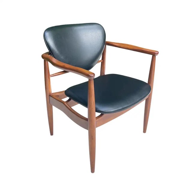 Set of 14 Finn Juhl Attributed Mid Century Walnut Dining Chairs, Denmark, 1950s For Sale In Miami - Image 6 of 17