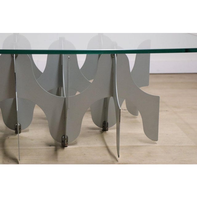 Minimalist Sculptural Coffee Table in Metal and Glass, 1980s For Sale - Image 9 of 18