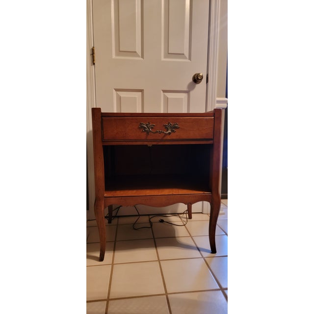 1950s 1950's Henredon French Provincial Style Single Drawer Bedside Table For Sale - Image 5 of 12
