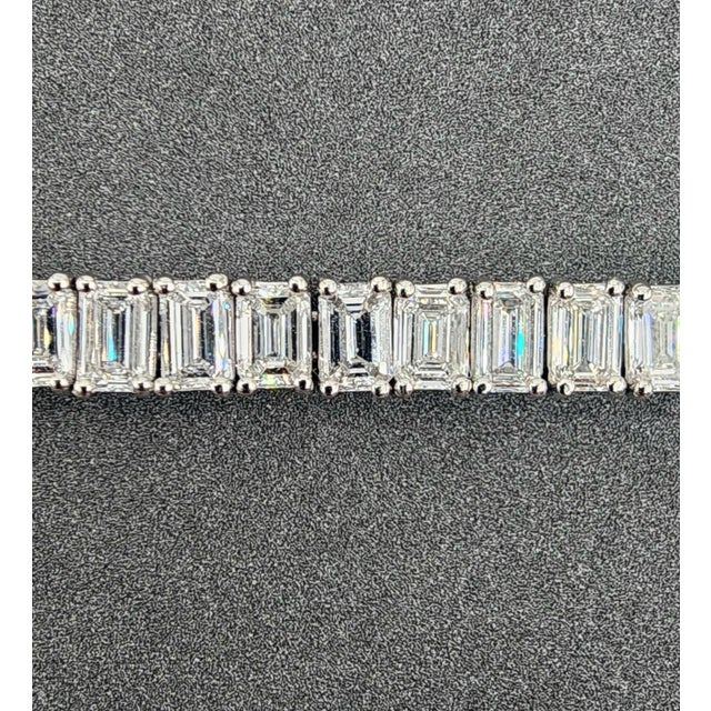 15.77 Ct Emerald Cut Diamond Tennis Bracelet For Sale In Chicago - Image 6 of 8