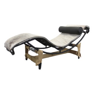 LC4 Chaise Lounge in Leather by Le Corbusier and Charlotte Perriand for Cassina For Sale