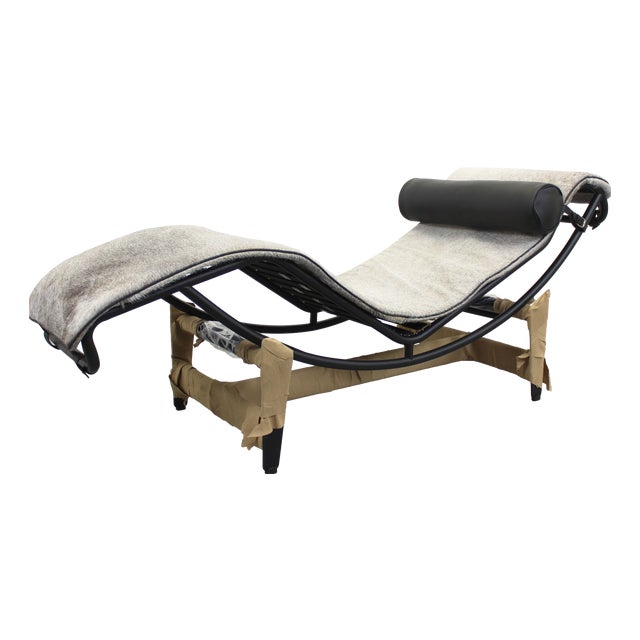 LC4 Chaise Lounge in Leather by Le Corbusier and Charlotte Perriand for Cassina For Sale