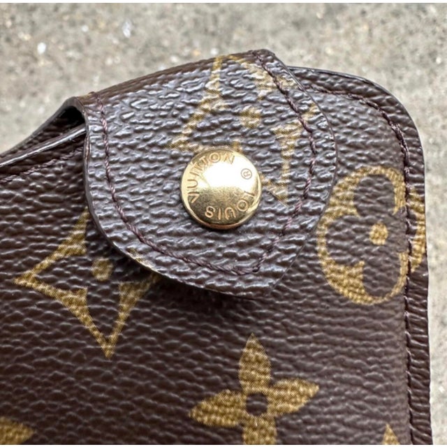 Louis Vuitton Vintage (New Cond.) Louis Vuitton Monogram Canvas Sunglass Case For Sale - Image 4 of 10
