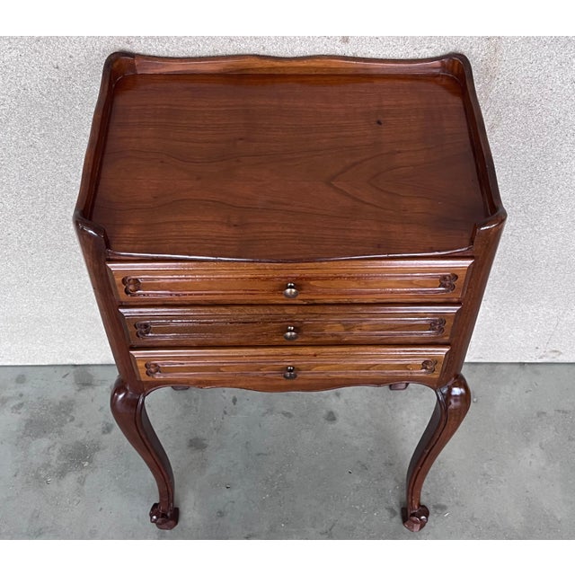 French Late 19th Century Louis XV Style French Darkness Oak Nightstands with Claw Finish Legs, A Pair For Sale - Image 3 of 18