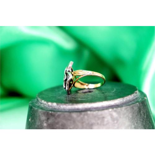 Gold and Silver Flower-Shaped Ring with Diamond Chips For Sale - Image 5 of 7