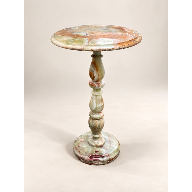 2020s Handcrafted Onyx Marble Pedestal Table – Round Luxury Accent & Side Table | Zarva Stone For Sale - Image 5 of 6