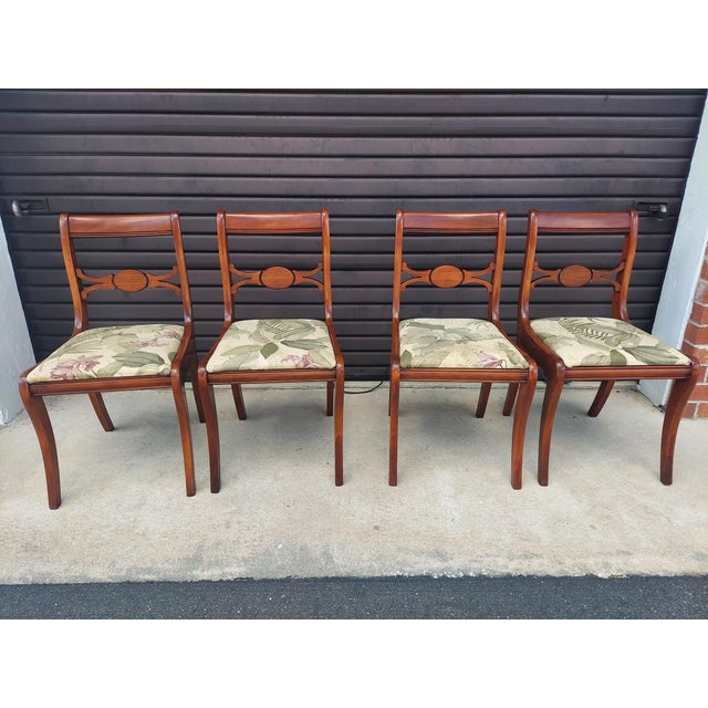 1960s Set of 4 Vintage Phyfe Regency Style Bow Back Dining Chairs. For Sale - Image 5 of 5