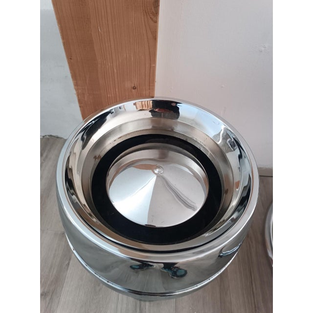 Beautiful designer standing ashtray. Made by Maof under license from Fase. Spain, 1970s. Bright red lacquered metal and...
