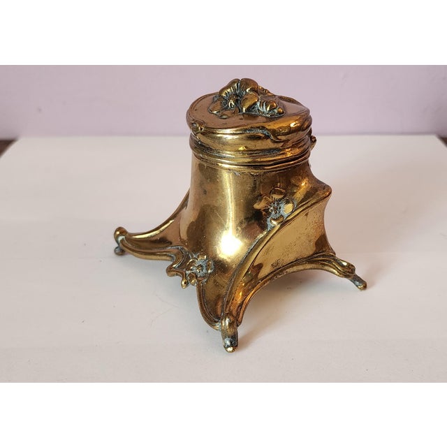 Art Nouveau Antique Brass Jennings Brothers Art-Nouveau Single Well Inkwell W/ Milk Glass Insert For Sale - Image 3 of 8