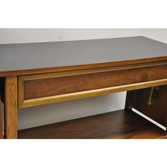 Mid-Century Modern Lane Mid Century Modern Walnut Modern One Drawer Drop Leaf Rolling Bar Cart For Sale - Image 3 of 12