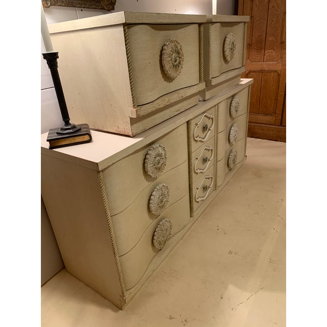 1960s Vintage 1960's Hollywood Regency Serpentine Dresser Bedroom Set For Sale - Image 5 of 13