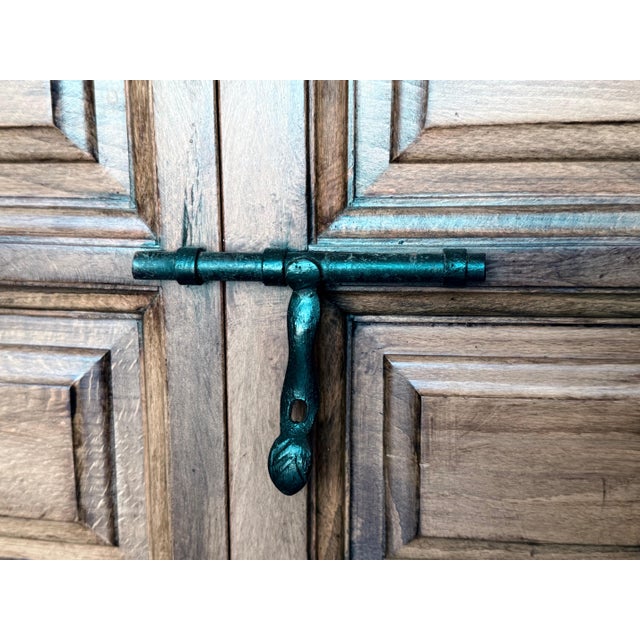 20th Century Catalán Spanish Dresser Carved in Walnut, 1920s For Sale - Image 10 of 18