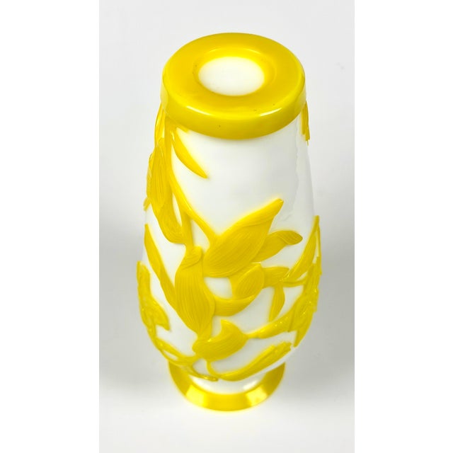 White Pristine Vintage Chinese Peking Glass Vase Yellow Over White Carved Surface For Sale - Image 8 of 9
