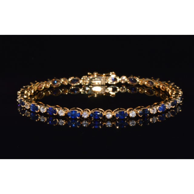 Mid-Century Modern Certified Natural 7ct Blue Sapphire Diamond 18k Gold Tennis Stacking Bracelet For Sale - Image 3 of 16