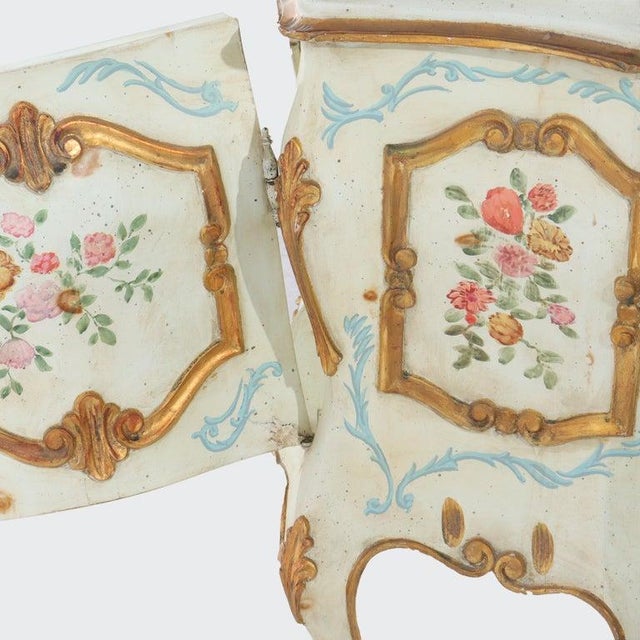 French Rococo Style Louis XIV Hand Painted Bombay Side Stand With Cherubs 20thC For Sale - Image 11 of 12