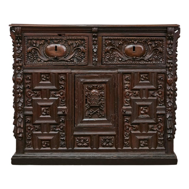 Spanish Renaissance 1680s Walnut Spice Cabinet with Foliage Carved Décor For Sale
