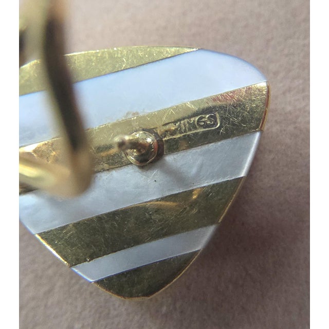 1980s Angela Cummings for Tiffany Striped Mother of Pearl 18k Gold Earrings, A Pair For Sale In Los Angeles - Image 6 of 6