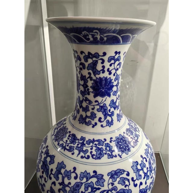 Beaux-Arts Ancient Chinese Blue-and-White Porcelain Vases For Sale - Image 3 of 7