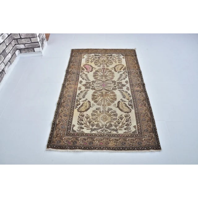 Off-white Mid 20th Century Oushak Anatolian Floral Carpet For Sale - Image 8 of 10
