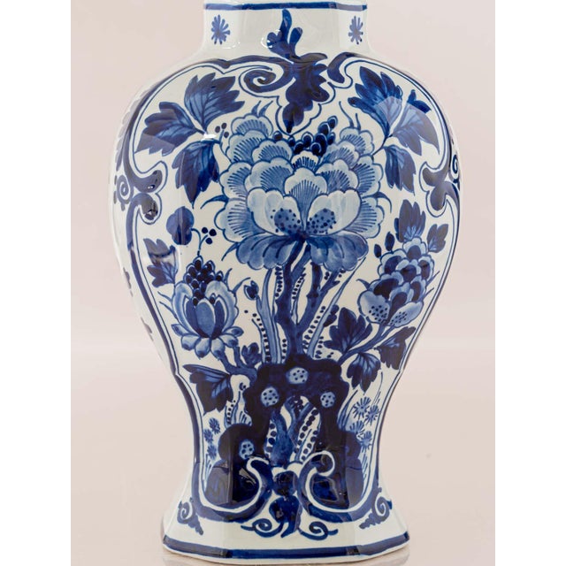 1970s Royal Delft Blue Louis XV Table Lamps, New Pleated Lampshades, Set of 2 For Sale - Image 5 of 16