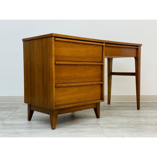 -MANUFACTURE: Young Mfg -IN THE STYLE OF: Mid-Century Modern -DATE OF MANUFACTURE: 1960 -MATERIALS BODY: Wood -MATERIALS...