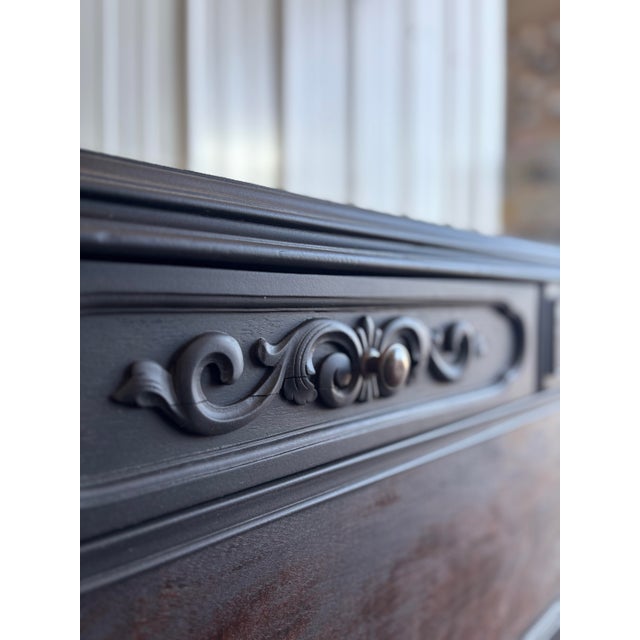 1920s French Provincial Black & Burled Wood Dresser – Two-Tone Finish With Original Brass Hardware For Sale - Image 4 of 5