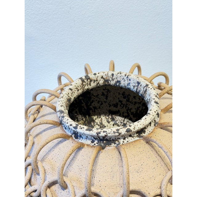 Stunning ceramic centerpiece in excellent condition.