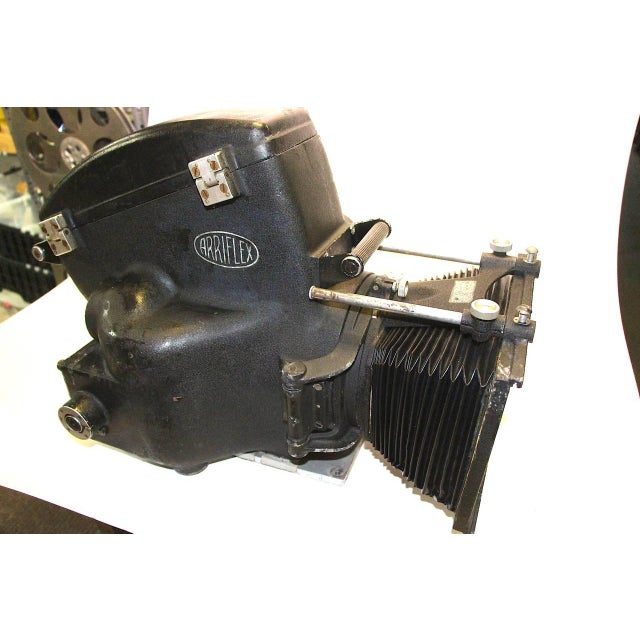 Arriflex 35mm Camera in Factory Blimp Housing, Complete, Not Restored For Sale - Image 4 of 6