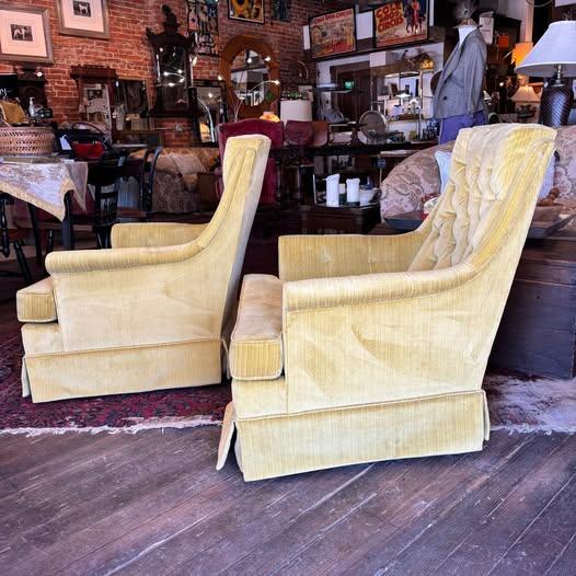 1960s 1960s Pair of Mid Century Chartreuse Green Cotton Velvet Swivel Arm Chairs With Tufted Seat Backs For Sale - Image 5 of 10