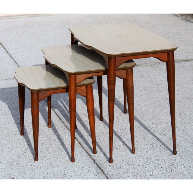 1960s Vintage Mid-Century Modern Nesting Tables – Set of 3 With Beige Tops & Tapered Maple/Beech Wood Legs For Sale - Image 4 of 15