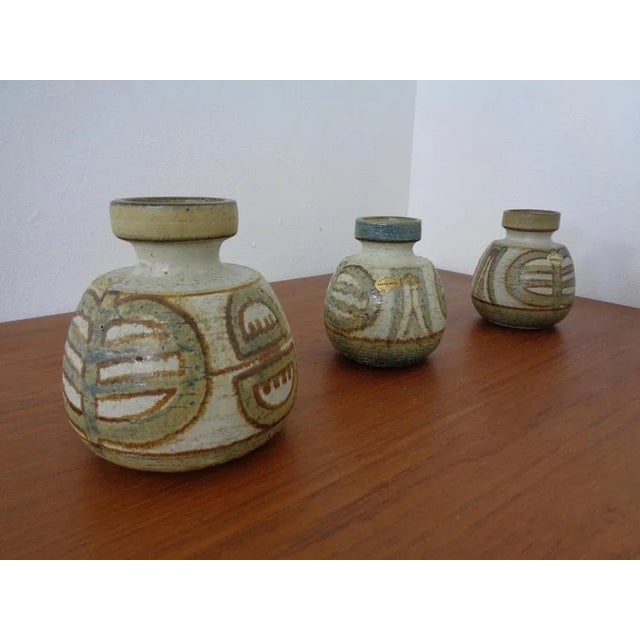 Three ceramic vases from Noomi Backhausen from the 1970s. Described all 3 vases and in a very good, undressed state. 2 x...