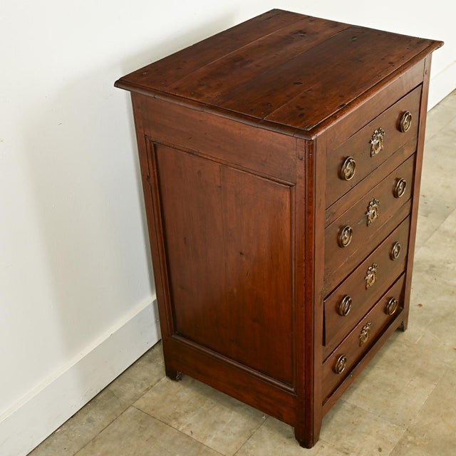 French Early 19th Century Petite Walnut Chest of Drawers For Sale - Image 4 of 12