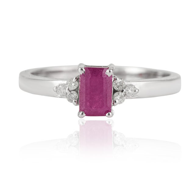 Contemporary Modernist Octagon 0.69 Ct Natural Ruby Ring With Diamond Trinity Cluster in Solid Silver Size 9 For Sale - Image 3 of 13