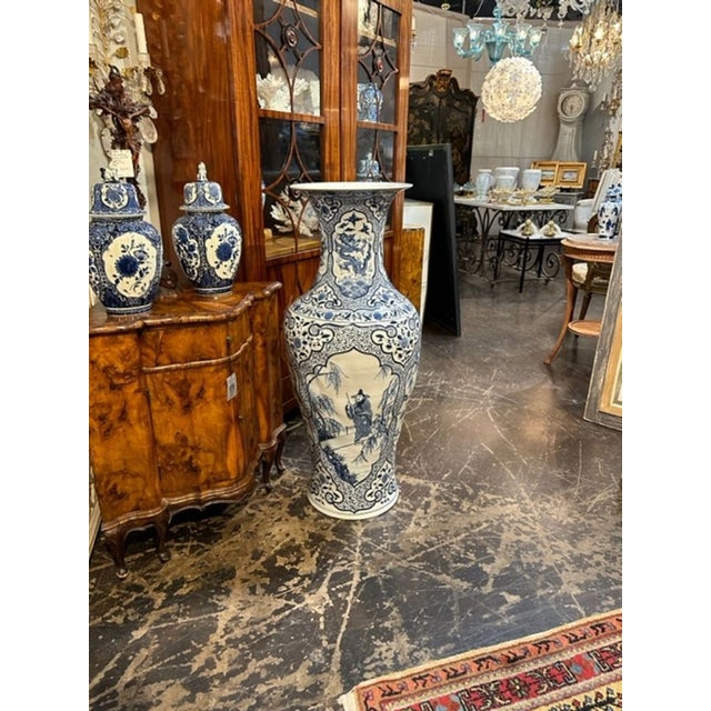 Palace size Chinese blue and white vase. Circa 1920. A timeless and classic touch for a fine interior.