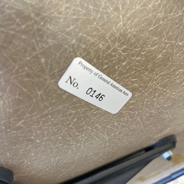 Mid Century Modern Swiveling Molded Chair by Eames for Herman Miller. Circa 1960s For Sale - Image 17 of 18