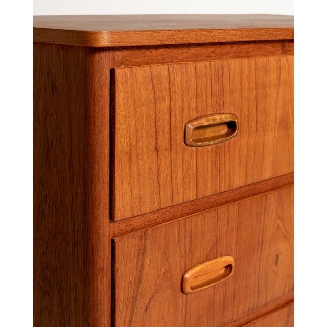 Scandinavian Teak Chest of Drawers with Recessed Handles, 1950s For Sale - Image 6 of 10