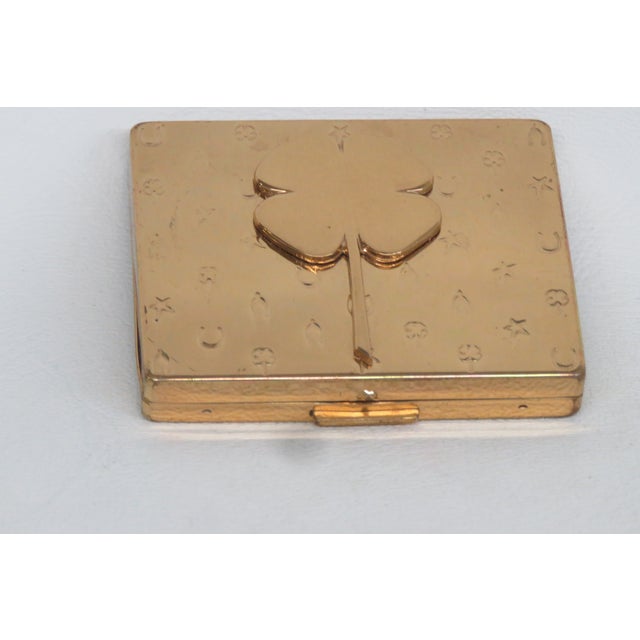 This gorgeous vintage Gold Tone Compact was made by FLATO. Designed by Paul Flato in the 1940s and 1950s, FLATO compacts...