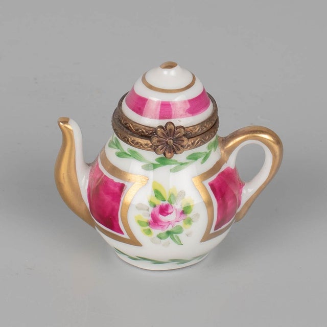 Limoges French Hand Painted Porcelain Boxes, Set of 5 For Sale In Orlando - Image 6 of 10